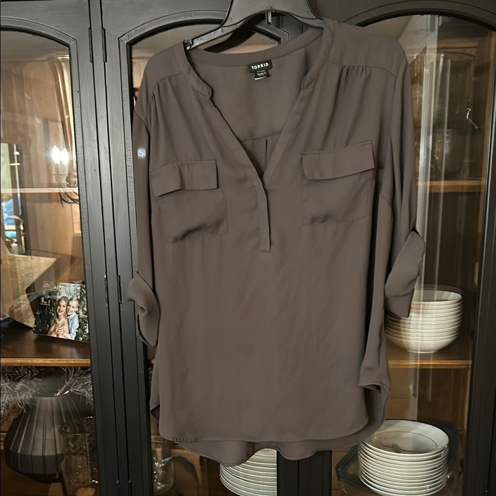 Torrid size 2 dark grey Henley with 3/4 sleeve - Picture 1 of 3
